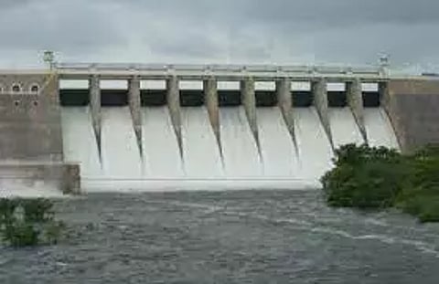 பவானிசாகர் அணையின் மேல்பகுதிக்கு செல்ல சுற்றுலா பயணிகளுக்கு அனுமதி இல்லை; பொதுப்பணித்துறை அறிவிப்பு