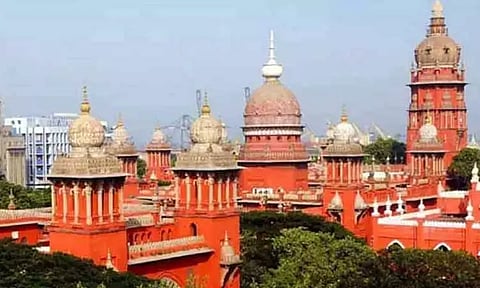 பட்டாவை ரத்து செய்ய கோரிய வழக்கு: இறப்பு சான்றிதழின் உண்மைத் தன்மை குறித்து விசாரிக்க சென்னை ஐகோர்ட்டு உத்தரவு