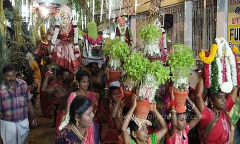 கோவில்பட்டி காளியம்மன் கோவில் விழாவில் முளைப்பாரி ஊர்வலம்