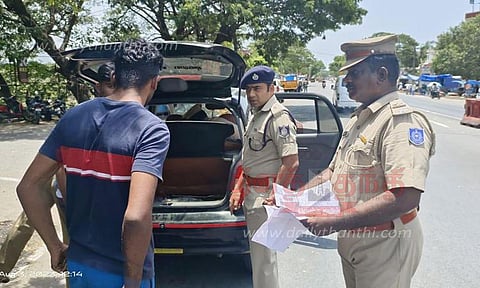 எல்லைப்பகுதியில் போலீசார் திடீர் வாகன சோதனை