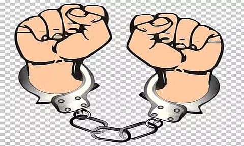 தாயை தாக்கிய வாலிபர் கைது