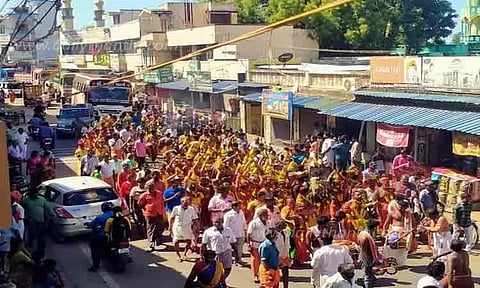 பால்குடம் எடுத்த பக்தர்கள்
