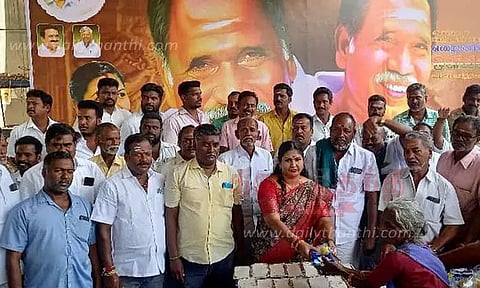 எம்.எல்.ஏ.க்கள் நலத்திட்ட உதவிகள் வழங்கினர்