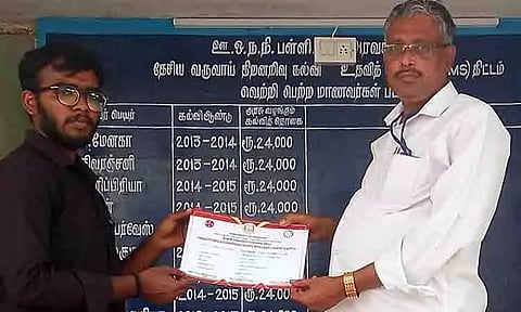 அரசு பள்ளிக்கு புகையிலை இல்லா கல்வி நிறுவனம் சான்று