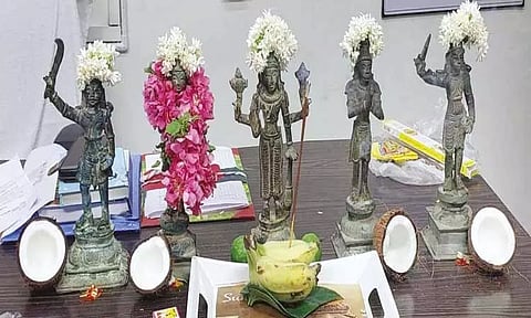 ஆற்றில் மீன்பிடி வலையில் சிக்கிய சாமி சிலைகள்; அரசு கருவூலத்தில் ஒப்படைக்க முடிவு