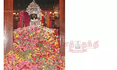 புன்னைநல்லூர் மாரியம்மனுக்கு பூச்சொரிதல் விழா