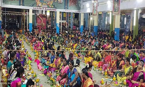 முத்தாரம்மன் கோவிலில் சுமங்கலி பூஜை