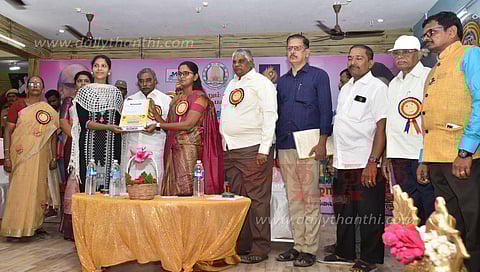 தனியார் வேலை வாய்ப்பு முகாமில் 307 பேருக்கு பணி ஆணை