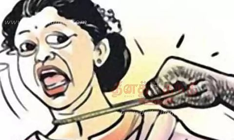 வீட்டில் தூங்கிய நர்சை தாக்கி 7 பவுன் சங்கிலி பறிப்பு