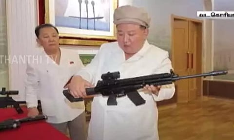 வட கொரியாவின் ஆயுத தொழிற்சாலைகளில் உற்பத்தியை அதிகரிக்க கிம் ஜாங் உன் உத்தரவு