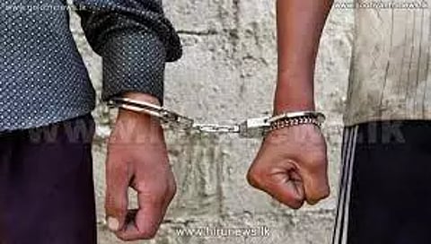 வீடு புகுந்து திருடி வந்த 2 பேர் பிடிபட்டனர்; 12 வழக்குகளில் தொடர்புடையவர்கள்