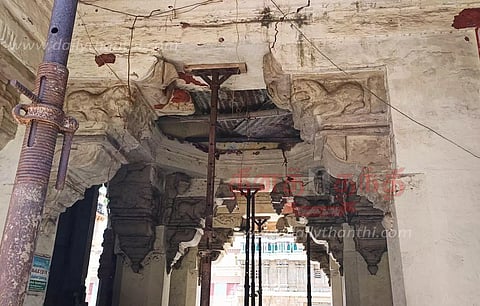 திருவாரூர் தியாகராஜர் கோவில் மேற்கு கோபுர வாசல் மண்டபத்தில் விரிசல்
