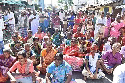 ஈரோட்டில் பொதுமக்கள் சாலை மறியல் போராட்டம்; போக்குவரத்து பாதிப்பு