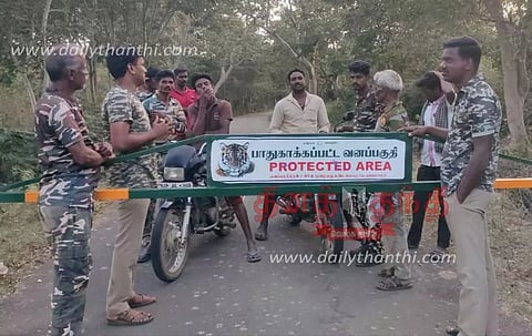 குன்றி வனச்சாலை வழியாக இரவு நேரங்களில் செல்வதை தவிர்க்க- வாகன ஓட்டிகளுக்கு வனத்துறையினர் எச்சரிக்கை வேண்டும்