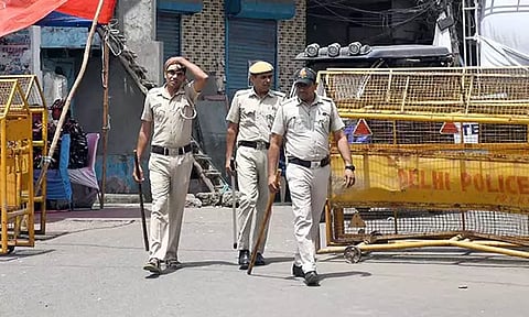 சினிமா பாணியில் அரங்கேறிய சம்பவம்; தொழிலதிபர் வீட்டில் போலி வருமான வரி சோதனை