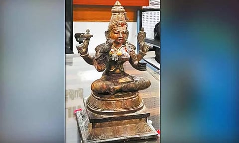 பொன்னேரி அருகே ஆரணி ஆற்றில் ஐம்பொன்சிலை கண்டெடுப்பு