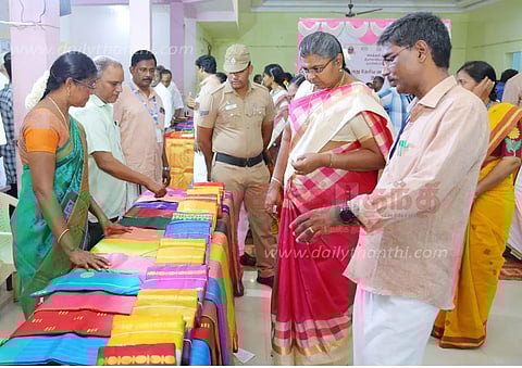 ராசிபுரத்தில் 9-வது தேசிய கைத்தறி கண்காட்சி கலெக்டர் உமா தொடங்கி வைத்தார்