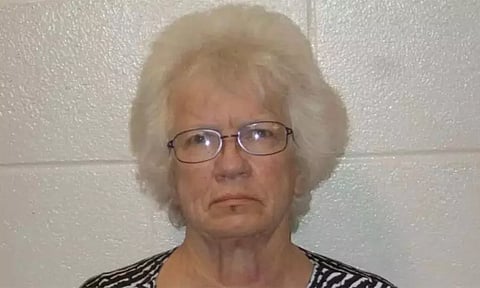 14 வயது மாணவரை 25 முறை...!!! 74 வயது ஆசிரியைக்கு 600 ஆண்டுகள் சிறை...?