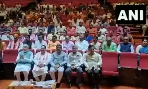 நாடாளுமன்ற வளாகத்தில் பாஜக எம்.பி.க்கள் குழு கூட்டம் தொடக்கம்