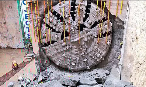 மாதவரம் நெடுஞ்சாலைக்கு வந்தது சுரங்கம் தோண்டும் எந்திரம்