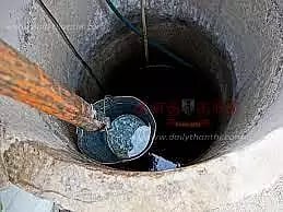 கிணற்றில் தொழிலாளி பிணம்-போலீசார் விசாரணை