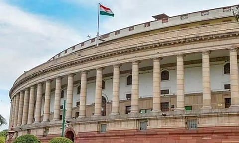 எதிர்க்கட்சிகளின் வெளிநடப்புக்கு இடையே மாநிலங்களவையில் 4 மசோதாக்கள் நிறைவேற்றம் மத்திய மந்திரிக்கு எதிராக உரிமை பிரச்சினை