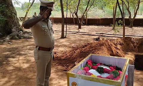 போதைப்பொருள் கண்டுபிடிக்கும் பணியில் இருந்த மோப்பநாய் இறந்தது