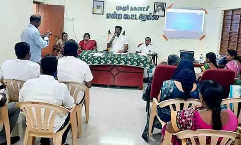 பள்ளி மேலாண்மை குழு உறுப்பினர்களுக்கு பயிற்சி