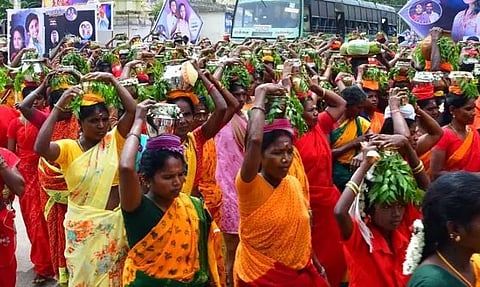 பிடாரியம்மன் கோவிலில் பால்குட ஊர்வலம்