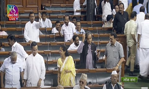 நாடாளுமன்றத்தில் நிர்மலா சீதாராமன் பேச்சை புறக்கணித்து திமுக, காங்கிரஸ் வெளிநடப்பு