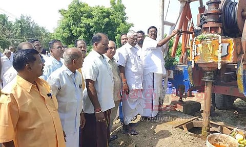 ஆழ்குழாய் கிணறு அமைக்கும் பணி