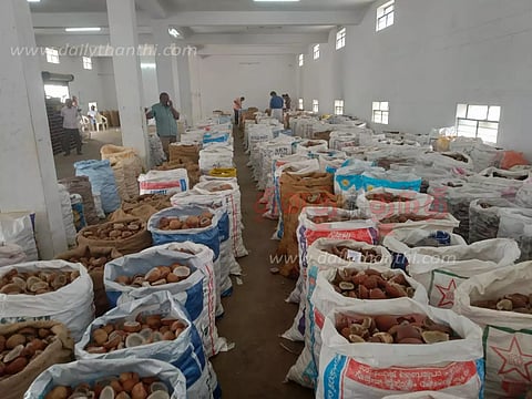 பரமத்திவேலூரில்ரூ.23½ லட்சத்துக்கு தேங்காய் பருப்பு ஏலம்