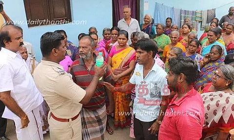 டீசல் கேன், தூக்கு கயிறுடன் திரண்ட பொதுமக்கள், தற்கொலை மிரட்டல் விடுத்ததால் பரபரப்பு