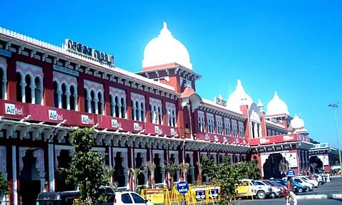 எழும்பூர் ரெயில் நிலைய மேம்பாட்டு பணி திட்டமிட்டபடி முடிவடையும்