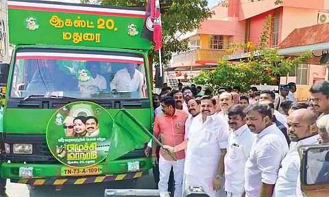 அதிமுக பொன்விழா மாநாடு பிரசார வாகனம்- எடப்பாடி பழனிசாமி தொடங்கி வைத்தார்