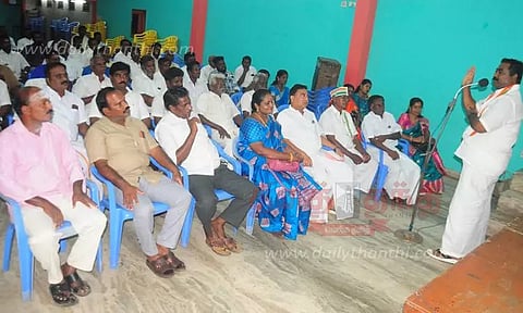 சுற்றுலா பயணிகளிடம் கட்டாய வசூல் செய்வதை நிறுத்த வேண்டும்