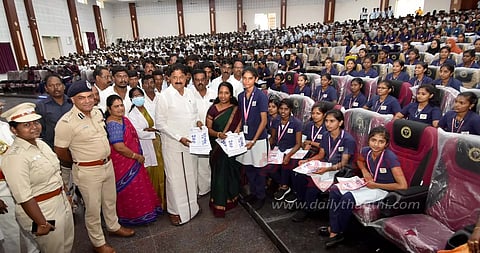 போதைப்பொருட்கள் தடுப்பு குறித்துமாணவர்களிடம் விழிப்புணர்வு ஏற்படுத்த வேண்டும்கலெக்டர் சரயு அறிவுரை