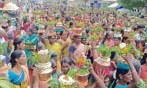 சத்திரப்பட்டி அருகே 1,008 பால்குட ஊர்வலம்