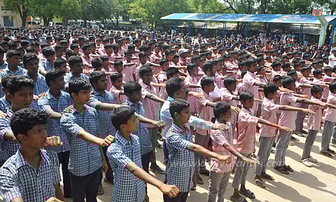 போதைப்பொருட்கள் ஒழிப்பு குறித்து மாணவர்கள் உறுதிமொழி ஏற்பு