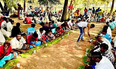 கொட்டாம்பட்டி அருகே ஆண்கள் மட்டும் பங்கேற்ற ஆடி திருவிழா- 100 சேவல்கள் பலியிட்டு விருந்து