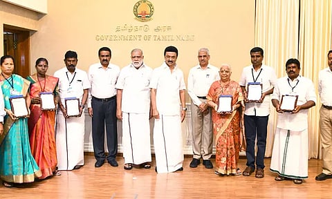 மாநில அளவிலான முன்மாதிரி கிராம ஊராட்சிகளுக்கு பரிசுத்தொகை: முதல்-அமைச்சர் மு.க.ஸ்டாலின் வழங்கினார்