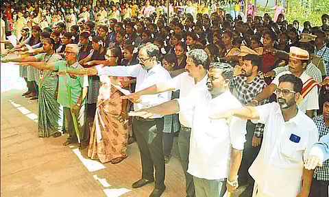 போதைப்பொருட்கள் ஒழிப்பு குறித்த விழிப்புணர்வு நிகழ்ச்சி கலெக்டர் தொடங்கி வைத்தார்