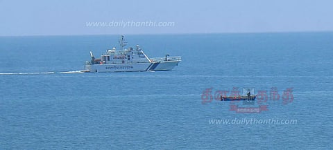 தனுஷ்கோடி முதல் தொண்டி வரை கடலோர ரோந்து கப்பல்கள் தீவிர கண்காணிப்பு