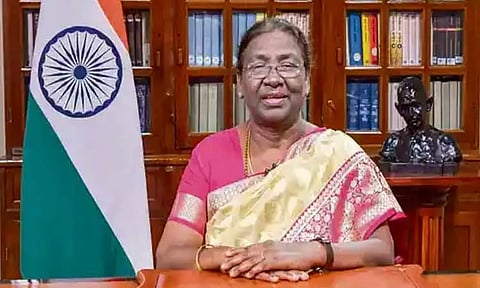 எதிர்க்கட்சிகளின் எதிர்ப்பை மீறி நிறைவேற்றப்பட்ட டெல்லி நிர்வாக மசோதாவுக்கு ஜனாதிபதி ஒப்புதல்