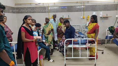 கதண்டுகள் கடித்து 6 சிறுவர்கள் உள்பட 30 பேர் படுகாயம்