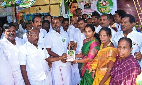 அ.தி.மு.க. மாநாடு: பொதுமக்களுக்கு அழைப்பிதழ் வழங்கும் நிகழ்ச்சி