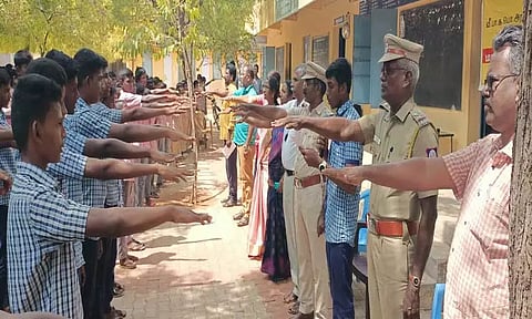 கயத்தாறு பகுதி பள்ளிகளில்போதைப்பொருள் ஒழிப்புவிழிப்புணர்வு கூட்டம்
