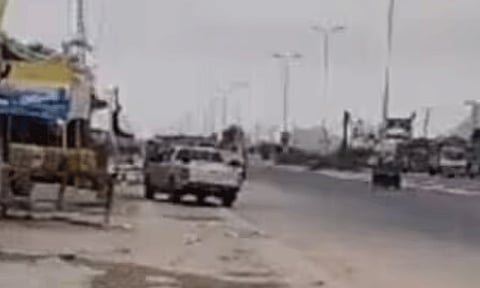 பாகிஸ்தான்: சீனர்களை குறிவைத்து பலுசிஸ்தான் விடுதலை ராணுவம் தற்கொலைப்படை தாக்குதல்