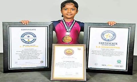 கும்மிடிப்பூண்டியில் 7 வயது சிறுமி யோகாவில் சாதனை