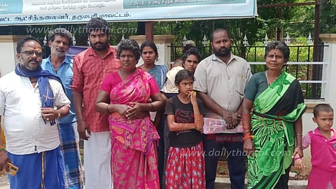 தர்மபுரி கலெக்டர் அலுவலகம் முன்புகுடும்பத்துடன் தீக்குளிப்பு முயன்ற விவசாயிபோலீசார் தடுத்து நிறுத்தி விசாரணை